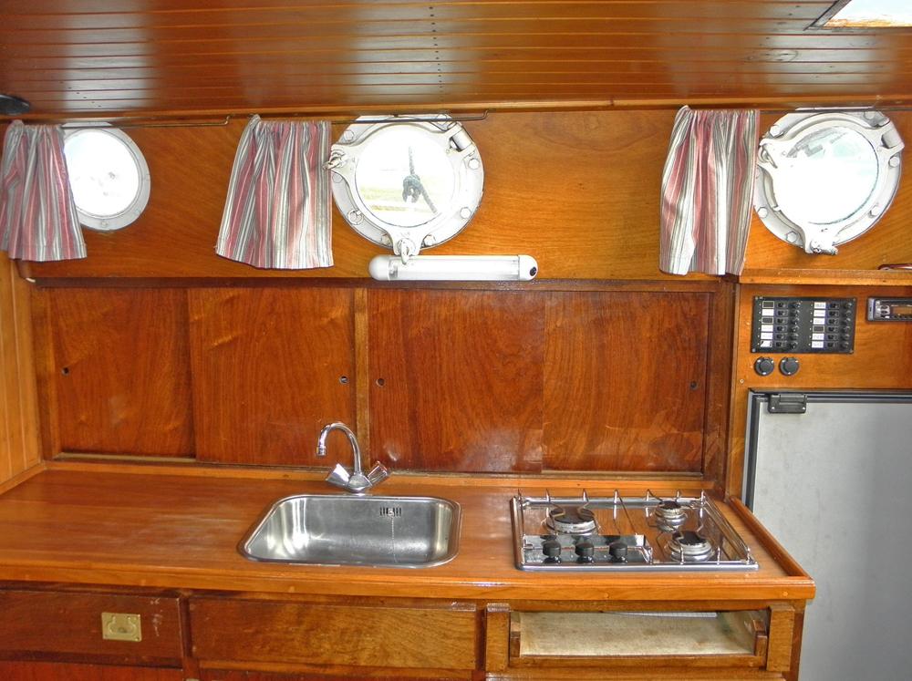 Saloon, Accommodation